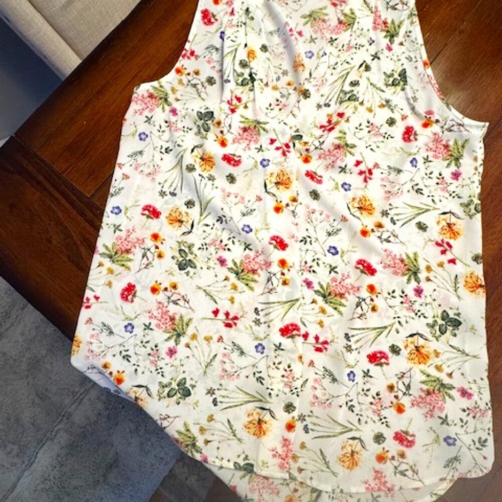 VINCE CAMUTO SLEEVELESS FLORAL TOP-SIZE S